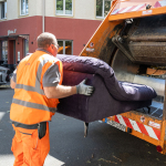 Sperrmüll wird abtransportiert