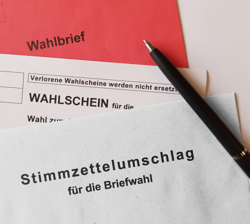 Foto von einem Wahlbrief mit Wahlschein und Stimmzettelumschlag © Amt für Stadtforschung und Statistik für Nürnberg und Fürth