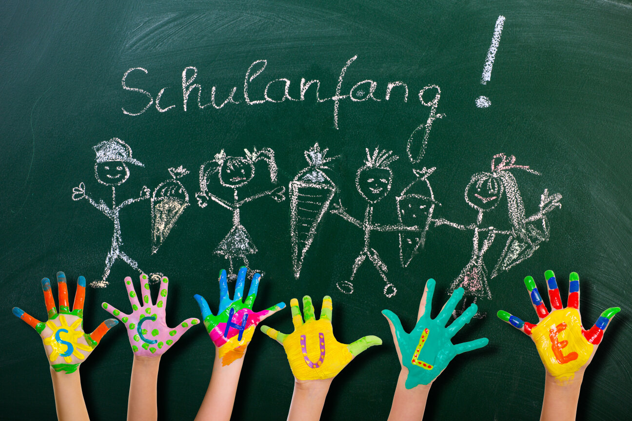 Schulanfang, Tafel und Hände