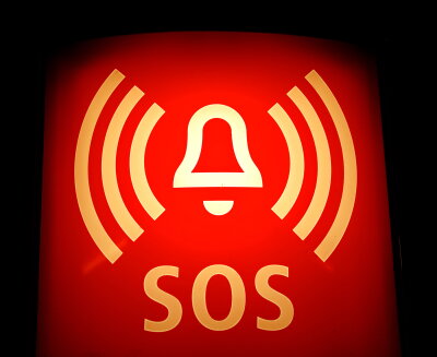 SOS mit Glockensymbol in rot