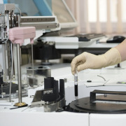 (DarkoStojanovic) Labor in einem Krankenhaus