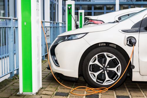 Elektrofahrzeug an der Ladestation