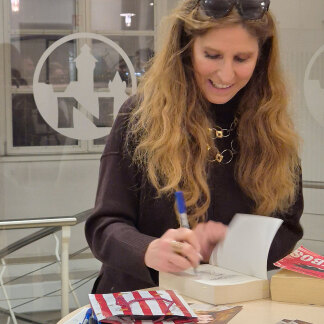 Ursula Poznanski signiert