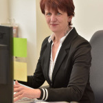 Andrea Hesselbach, Leiterin des Corona Buergertelefon, am Arbeitsplatz in Langwasser.