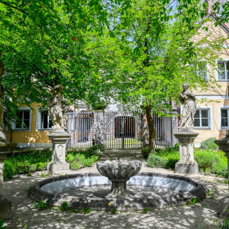 Die im Barockstil errichtete Anlage mit dem Vierjahreszeitenbrunnen in den Hesperidengärten im St. Johannis.