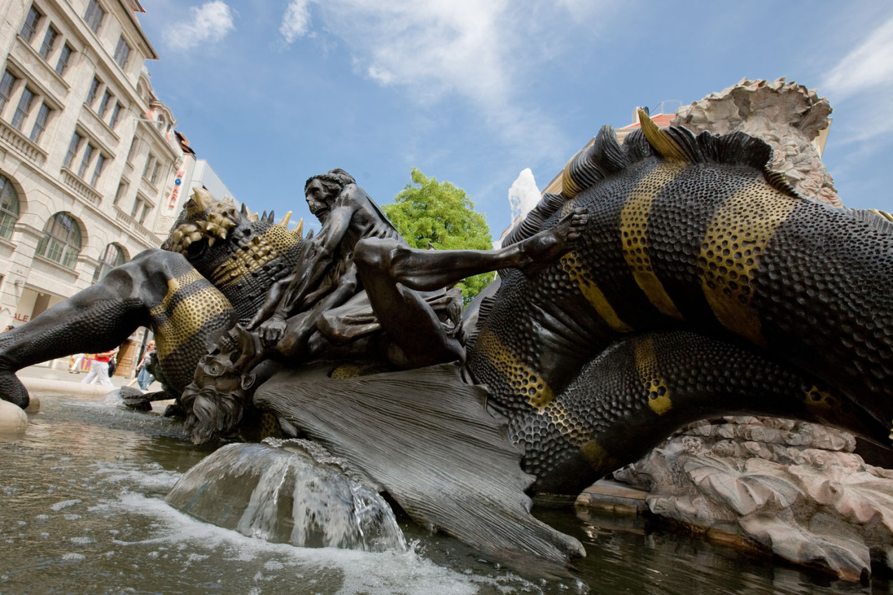 Figuren auf dem Ehekarussell, Bild © Ohne Bildnachweis