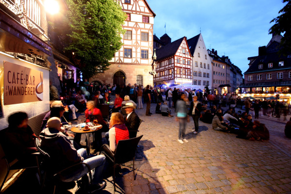 Abends im Biergarten auf dem Tiergärtnertorplatz