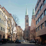 Weinmarkt mit Blick auf die Sebalduskirche im Winter.