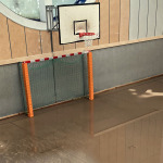 Überschwemmte Turnhalle in der Knauerschule in der Rothenburger Straße.