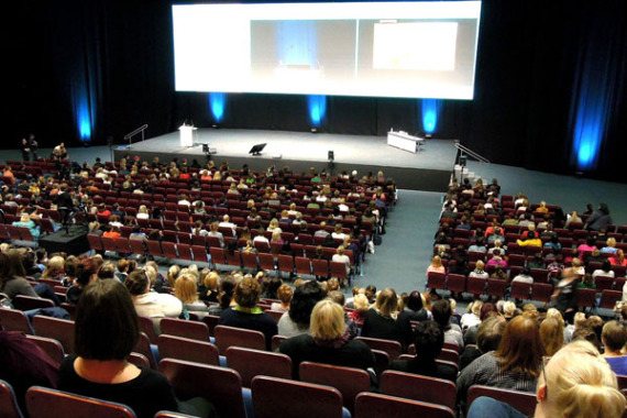 Ein Hörsaal mit Studenten