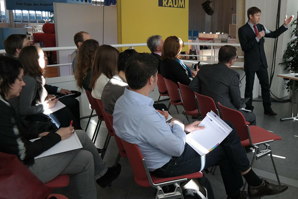 Ein Vortrag vor Menschen