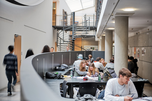 Lernplätze für Studierende der Technischen Hochschule Nürnberg Georg Simon Ohm.