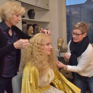 Christkind in der Maske.