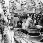 1975: Das Warenangebot auf dem Markt ist inzwischen riesig.