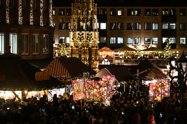 Blick auf den Lichterzug.