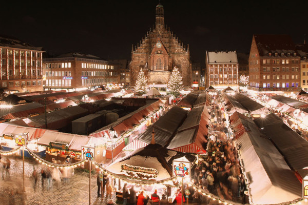 Nürnberger Christkindlesmarkt bei Nacht