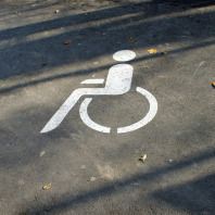 Markierung eines Behindertenplarkplatzes