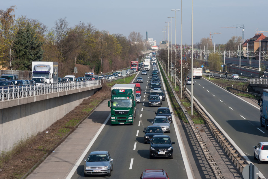 Blick von der Jansenbrücke auf den Frankenschnellweg