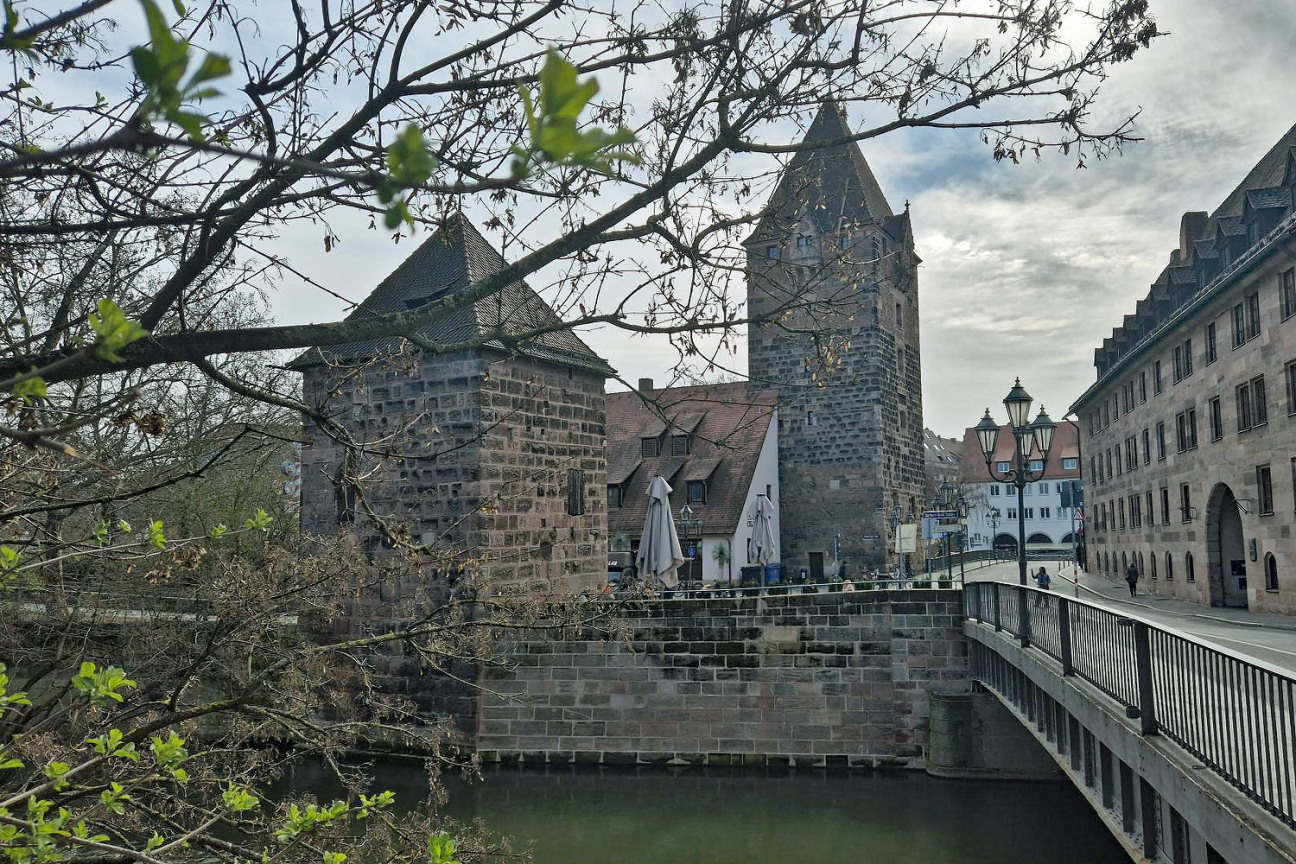Blick auf den Heuturm (links) und den Schuldturm (rechts) auf der Insel Schütt., Bild © Heike Bauer / Stadt Nürnberg