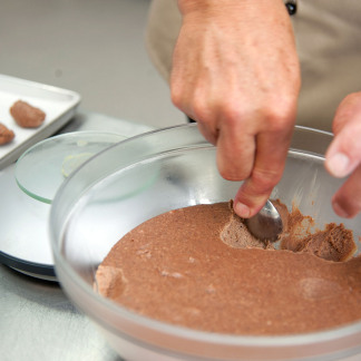 ( Bild: Christine Dierenbach / Stadt Nürnberg ) Lebkugeln von Wolfgang Marx