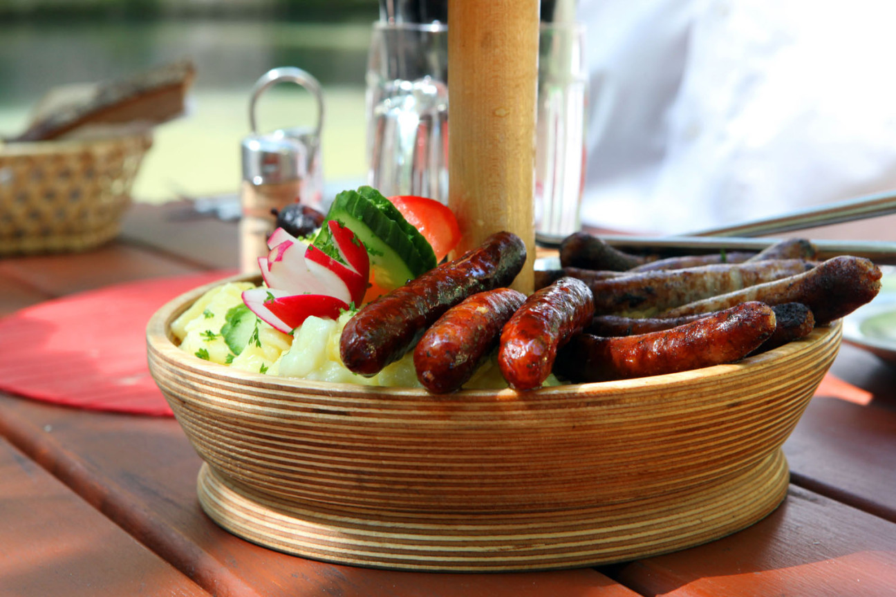 Nürnberger Rostbratwürstchen - Biergarten, Bild © Steffen Oliver Riese / Congress- und Tourismus-Zentrale Nürnberg