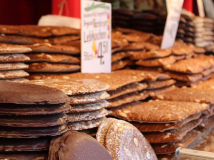 Foto von Lebkuchen bei einem Stand auf dem Nürnberger Christ·kindles·markt.