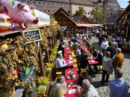 Bild © Uwe Niklas / CTZ Nürnberg Foto: Viele Menschen sind auf dem Alt·stadt·fest Nürnberg zusammen., Bild © Uwe Niklas / CTZ Nürnberg