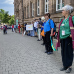 Menschenkette zum Klimaschutz vom Sebalder Platz durch die Innenstadt bis zum Heizkraftwerk in Sandreuth.