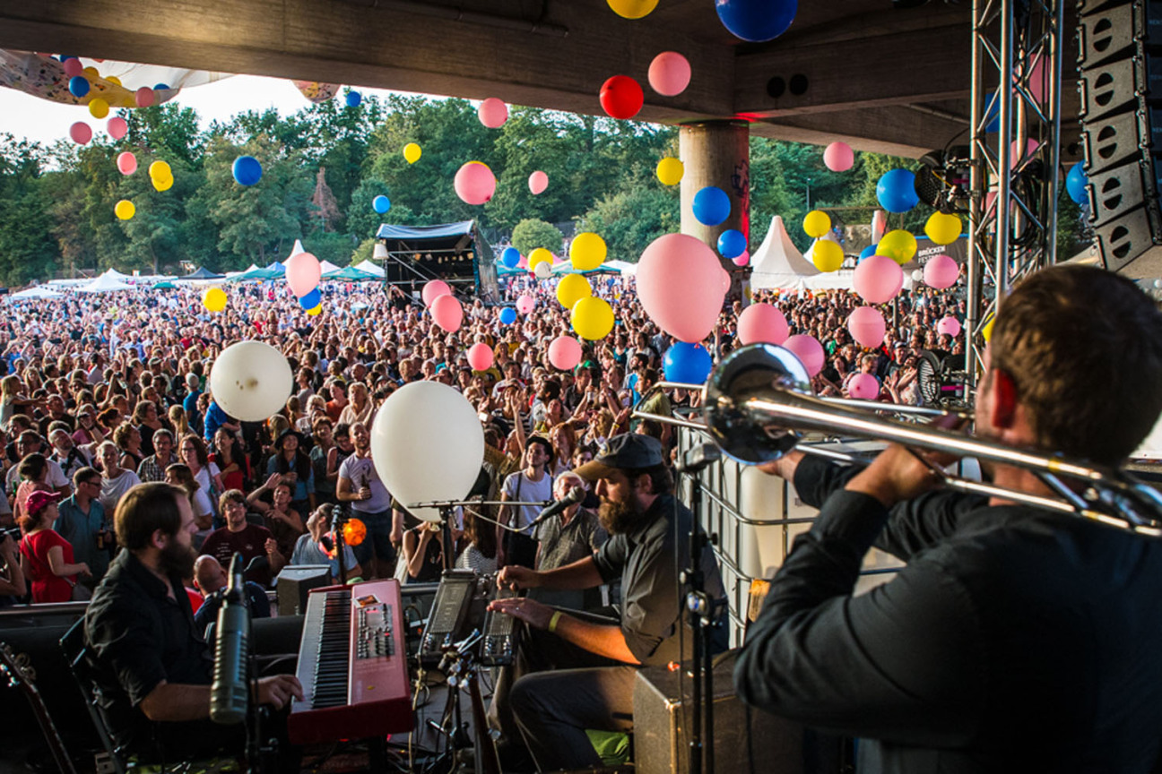 Brueckenfestival Buehne unter der Theodor-Heuss-Bruecke, Bild © Frank Schuh