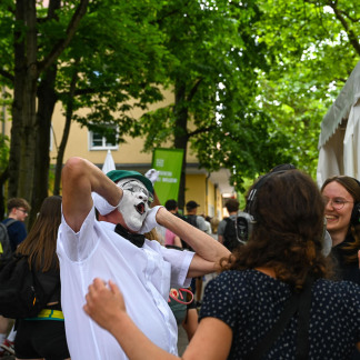 ( Bild: Christine Dierenbach/Presse und / Christine Dierenbach/Amt fuer Kommunikation und Stadtmarketing ) Flughafen bei Nacht
