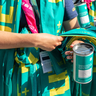 ( Bild: Axel Eisele / Stadt Nürnberg ) Einstimmung auf den Kirchentag am Kornmarkt, Hefnersplatz und Jakobsplatz.