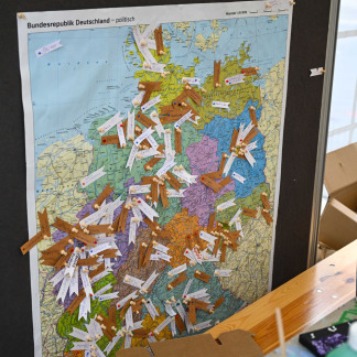 ( Bild: Christine Dierenbach/Presse und / Christine Dierenbach/Amt fuer Kommunikation und Stadtmarketing ) Flughafen bei Nacht