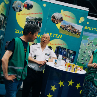 ( Bild: Fabian Weiss / Fabian Weiss / Deutscher Evangelischer Kirchentag ) Infostand auf dem Markt der Möglichkeiten.