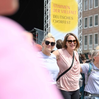 Chorfest in Nürnberg - Singende Frauen auf dem Hauptmarkt