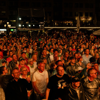 Am Abend feierten viele Besucher und Besucherinnen auf dem Hauptmarkt.