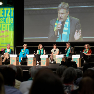 ( Bild: Anestis Aslanidis / Deutscher Evangelischer Kirchentag ) Wer hat's verbockt? Hauptpodium zum Thema Klimakrise beim Kirchentag in Nürnberg.
