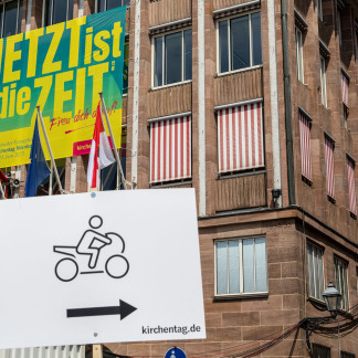 ( Bild: Axel Eisele / Stadt Nürnberg ) Hallo Motorradfahrer, hier geht's entlang.