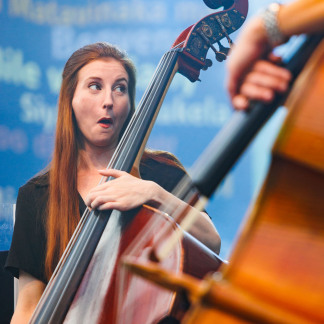( Bild: Peter Bongard / Deutscher Evangelischer Kirchentag ) Die a Cappella-Band Viva Voce begeisterte am Freitagabend gemeinsam mit den Nürnberger Symphonikern die Zuschauer auf dem Hauptmarkt.