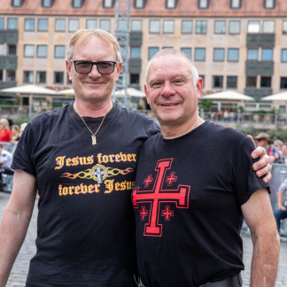 ( Bild: Axel Eisele / Stadt Nürnberg ) Motorradgottesdienst auf dem Hauptmarkt