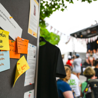 ( Bild: Christine Dierenbach/Presse und / Christine Dierenbach/Amt fuer Kommunikation und Stadtmarketing ) Flughafen bei Nacht