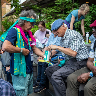 ( Bild: Axel Eisele / Stadt Nürnberg ) Einstimmung auf den Kirchentag am Kornmarkt, Hefnersplatz und Jakobsplatz.