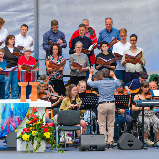 ( Bild: Robert Hackner / Stadt Nürnberg ) Impressionen vom Eröffnungsgottesdienst des Kirchentags auf dem Hauptmarkt