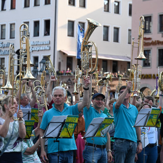 ( Bild: Christine Dierenbach / Stadt Nürnberg ) Eröffnungsgottesdienst auf dem Hauptmarkt