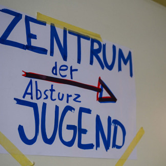 ( Bild: Christine Dierenbach/Presse und / Christine Dierenbach/Amt fuer Kommunikation und Stadtmarketing ) Flughafen bei Nacht