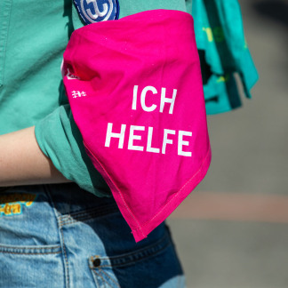 ( Bild: Axel Eisele / Stadt Nürnberg ) Einstimmung auf den Kirchentag am Kornmarkt, Hefnersplatz und Jakobsplatz.
