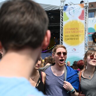 Chorfest in Nürnberg - Sängerinnen am Hauptmarkt 