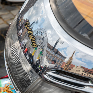 ( Bild: Axel Eisele / Stadt Nürnberg ) Motorradgottesdienst auf dem Hauptmarkt