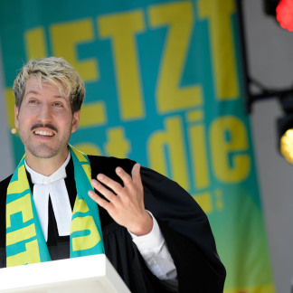 ( Bild: Anestis Aslanidis / Anestis Aslanidis / Deutscher Evangelischer Kirchentag ) Pfarrer Alexander Brandl bei seiner Predigt.