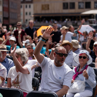 Ausgelassene Stimmung auf dem Hauptmarkt. 