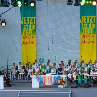 ( Bild: Robert Hackner / Stadt Nürnberg ) Heinrich Bedford-Strohm, Landesbischof der Evangelisch-Lutherischen Kirche in Bayern, am Mikrofon.